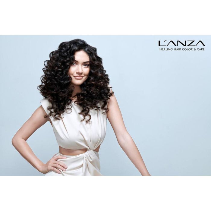 L'Anza Healing Curls Curl Restore Moisture 2 L'Anza Healing Curls Curl Restore Moisture 2