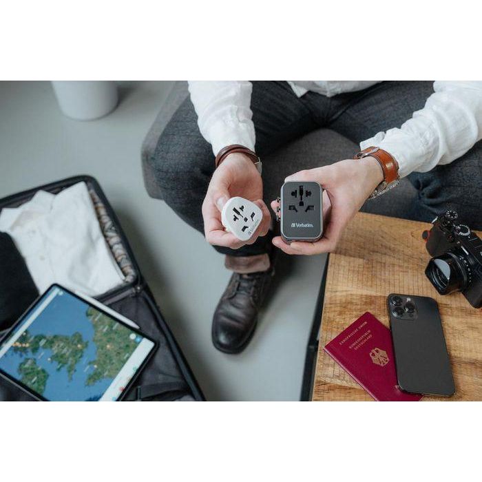 Verbatim Uta-03 Adaptador Universal De Viaje Con 1 Puerto Usb-C - 2 Puerto Usb-A - 2 Puerto Usb-C 21