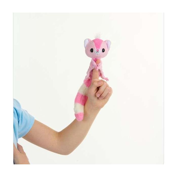 Fingerlings ardilla voladora.coloca tu ardilla en su lanzador, gira la manivela para cargarlo, aplaude dos veces, así saldrá volando 3 Fingerlings ardilla voladora.coloca tu ardilla en su lanzador, gira la manivela para cargarlo, aplaude dos veces, así saldrá volando 3