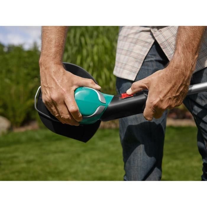 Recortadora Bosch ART 27, 450W, diámetro de corte 27cm 2 Recortadora Bosch ART 27, 450W, diámetro de corte 27cm 2
