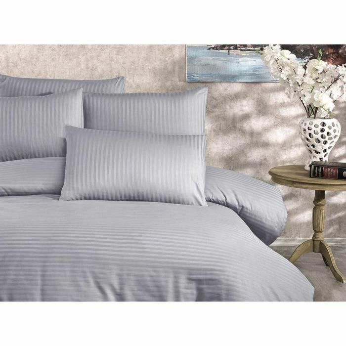 Blum ASI8683342999427 Juego de cama 220x240 cm - 1 funda nórdica + 2 fundas almohada 60x60 cm - 80% algodón, 20% poliéster - Gris 1 Blum ASI8683342999427 Juego de cama 220x240 cm - 1 funda nórdica + 2 fundas almohada 60x60 cm - 80% algodón, 20% poliéster - Gris 1