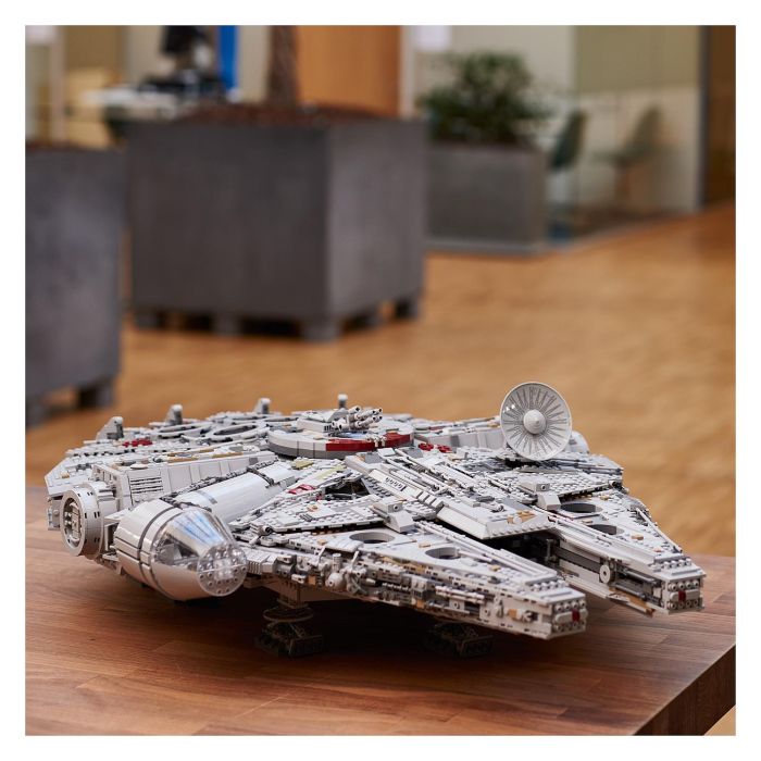 LEGO Star Wars Millennium Falcon 7541 Piezas, Set de Construcción para Adultos, Réplica de la Nave Espacial, 16+ Años LEGO Star Wars Millennium Falcon 7541 Piezas, Set de Construcción para Adultos, Réplica de la Nave Espacial, 16+ Años