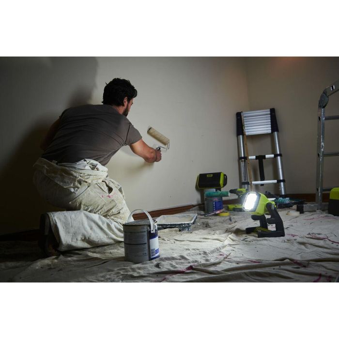 Ryobi RLFD18-0 Proyector LED 18V, 3 intensidades (1800/1100/500 lúmenes), Cabezal giratorio 360° 1 Ryobi RLFD18-0 Proyector LED 18V, 3 intensidades (1800/1100/500 lúmenes), Cabezal giratorio 360° 1