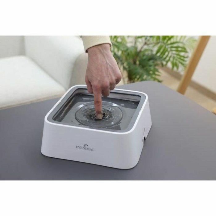 Kerbl Comedero para perros antisalpicaduras 2 L, con filtro de carbón activo para agua limpia y sistema antideslizante. 2 Kerbl Comedero para perros antisalpicaduras 2 L, con filtro de carbón activo para agua limpia y sistema antideslizante. 2