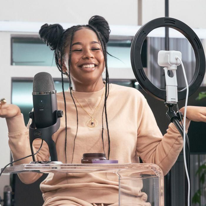 Logitech Streamcam Cámara Full HD USB-C para Streaming con Doble Micrófono y Video Vertical, Color Blanco 2