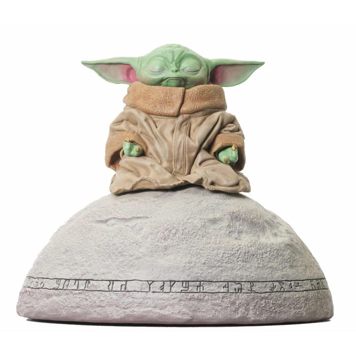 Diamond Select Toys Star Wars: The Mandalorian Grogu on Seeing Stone Figura de PVC 20 cm Escala 1/6