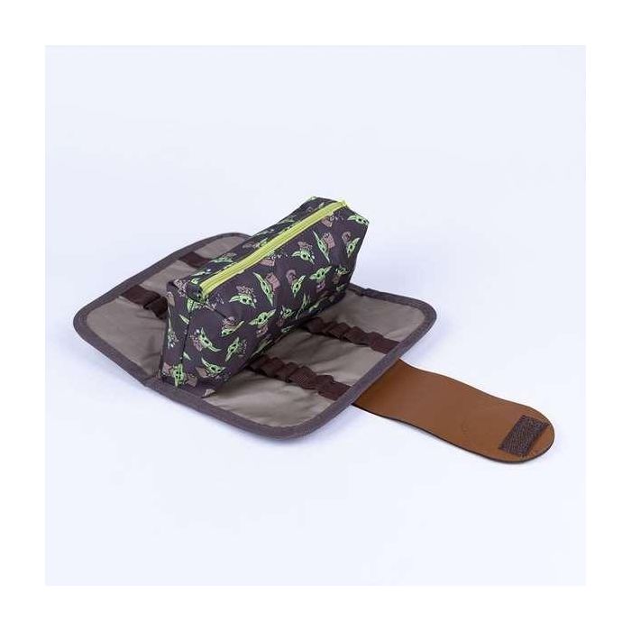 Cerdá Estuche Portatodo The Mandalorian Grogu con Velcro Marrón de Poliéster y Goma para Niños 3+ Años 2 Cerdá Estuche Portatodo The Mandalorian Grogu con Velcro Marrón de Poliéster y Goma para Niños 3+ Años 2