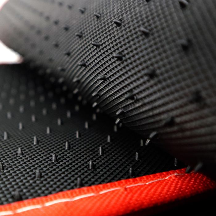 Momo MOMLCM4A7BR Set Completo 4 Piezas Alfombras Universales Negro-Rojo para Coche Calidad Resistente 7