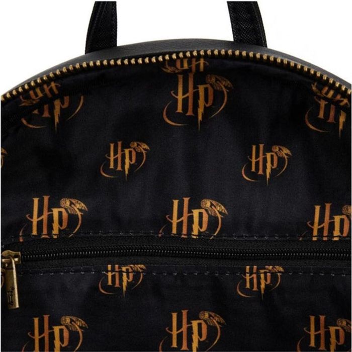 Loungefly Mochila Escenas Harry Potter con triple bolsillo y emblema de Hogwarts 2 Loungefly Mochila Escenas Harry Potter con triple bolsillo y emblema de Hogwarts 2