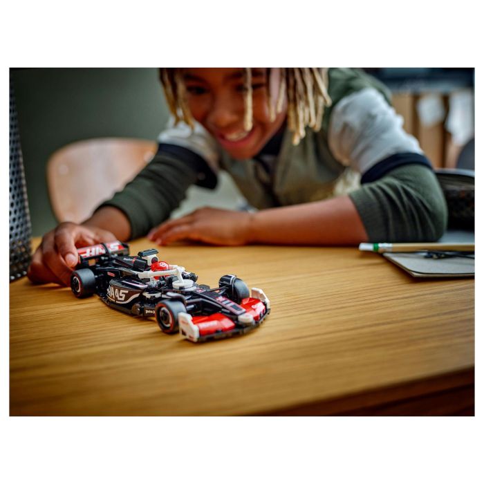 LEGO Speed Champions MoneyGram Haas F1 Team VF-24 Coche de Carreras, Juego de Construcción, 242 Piezas, 10+ Años 25
