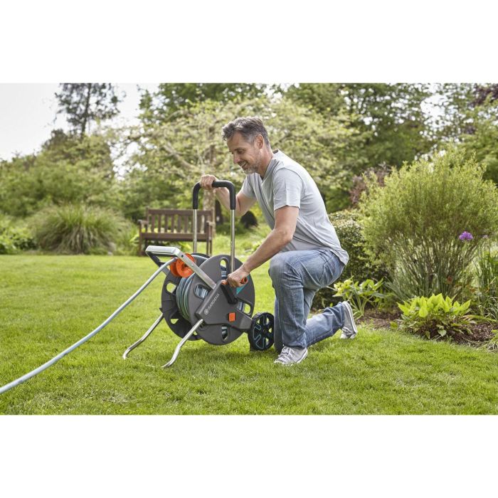 Enrollador de manguera GARDENA equipado con AquarollL Easy - manguera de 30 m 2