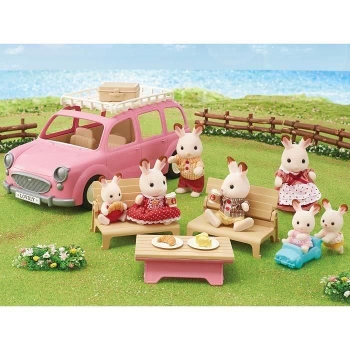 Sylvanian Families Minivan Rosa de Juguete con Set de Picnic Completo para Niños, Vehículo Familiar con Capacidad para 7 Personajes 1