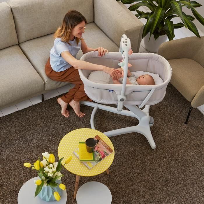Chicco Baby Hug 4 en 1: Cuna de Nacimiento, Transat, Silla Alta y Primera Silla Bebé - Ajuste de Altura, con Ruedas y Barra de Juegos Color Glacial 1