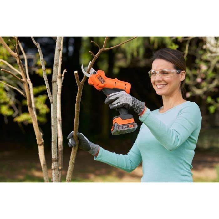 Tijeras de podar BLACK+DECKER - Batería de litio 18V 2Ah - Capacidad de corte 25mm - Gatillo de seguridad 4 Tijeras de podar BLACK+DECKER - Batería de litio 18V 2Ah - Capacidad de corte 25mm - Gatillo de seguridad 4