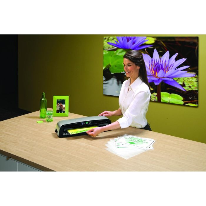 Fellowes Neptune 3 Laminadora A3, 4 rodillos, precalentamiento 1 min, laminación 600 mm/min, hasta 175 micras 6 Fellowes Neptune 3 Laminadora A3, 4 rodillos, precalentamiento 1 min, laminación 600 mm/min, hasta 175 micras 6