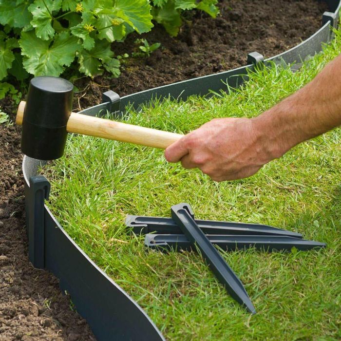 Nature Bolsa de 10 Anclajes de Polietileno Reciclado para Bordes de Jardín H 26.7x1.9x1.8cm Negro para encajar o atornillar 3