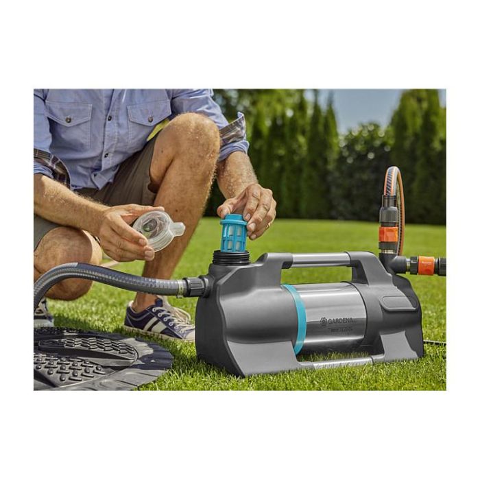 GARDENA 5600 Silent+ Gartenpumpe, Bomba de Agua para Jardín 5600 l/h, 4.7 bar, 900 W, Acero Inoxidable, Protección IPX4, Color Azul y Gris 1 GARDENA 5600 Silent+ Gartenpumpe, Bomba de Agua para Jardín 5600 l/h, 4.7 bar, 900 W, Acero Inoxidable, Protección IPX4, Color Azul y Gris 1