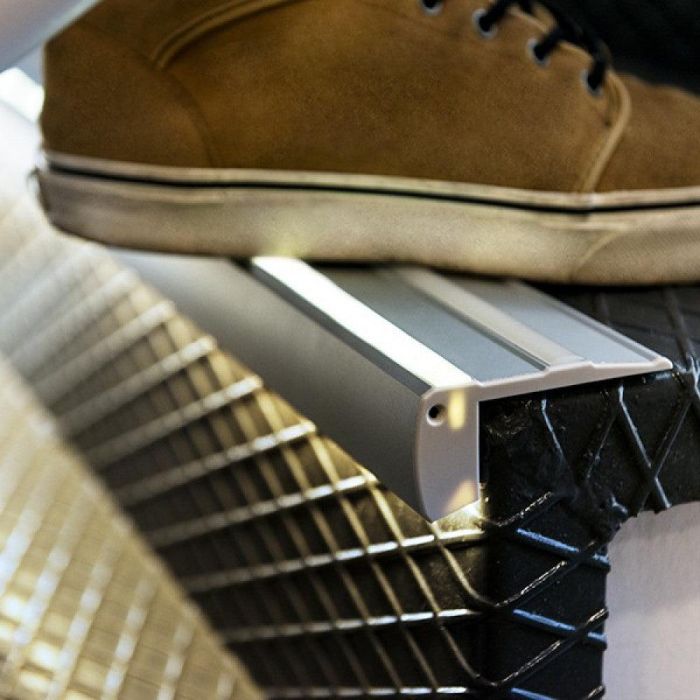 Perfíl Iluminación Escaleras - Gomas Antideslizantes - Difusor Opal x 1M 1