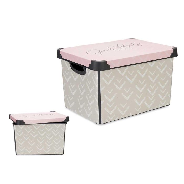 Caja de Plástico Kipit Vibes 17L, 28x22x37 cm, con Asa - Gris/Rosa (12 Unidades) Caja de Plástico Kipit Vibes 17L, 28x22x37 cm, con Asa - Gris/Rosa (12 Unidades)