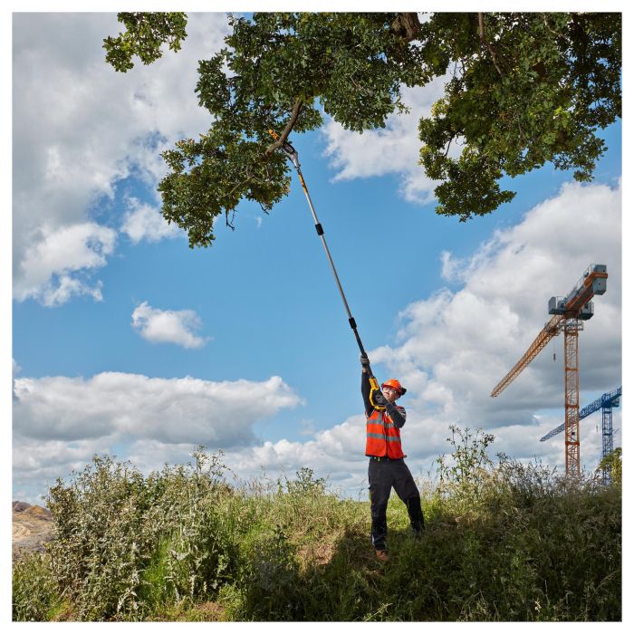 DeWALT DCMPS567N Tijera de Podar de Altura a Batería 18V, Barra Telescópica hasta 4.5m, Velocidad Cadena 6.5 m/s, 20 cm, 3.8 kg DeWALT DCMPS567N Tijera de Podar de Altura a Batería 18V, Barra Telescópica hasta 4.5m, Velocidad Cadena 6.5 m/s, 20 cm, 3.8 kg