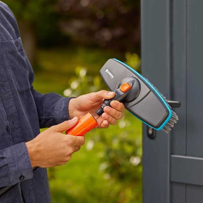 Gardena Cepillo de Cerdas Suaves para Superficies Delicadas, Orientable 360°, Protección Anti-Rayaduras