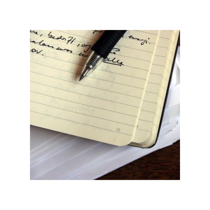 Cuaderno Moleskine Clasico Tapa Dura 13X21 240H 70Gr. Horizontal Con Goma Roja 3