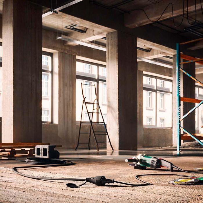 Prolongador profesional 10 m, ip44, h07rn-f 3 g 2,5 mm², 1 toma con tapa, 16 a 250 v~, negro 4 Prolongador profesional 10 m, ip44, h07rn-f 3 g 2,5 mm², 1 toma con tapa, 16 a 250 v~, negro 4