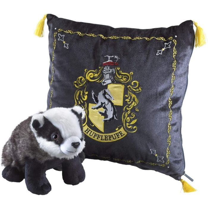 The Noble Collection Peluche Harry Potter Hufflepuff 20 cm con cojín 33 cm The Noble Collection Peluche Harry Potter Hufflepuff 20 cm con cojín 33 cm
