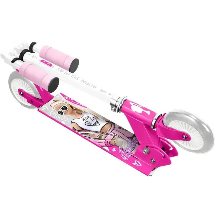 Stamp Patinete Plegable Barbie - Rodamientos ABEC 5, Freno de Pie, Altura Ajustable, Plataforma de Aluminio, Manijas de Espuma Stamp Patinete Plegable Barbie - Rodamientos ABEC 5, Freno de Pie, Altura Ajustable, Plataforma de Aluminio, Manijas de Espuma
