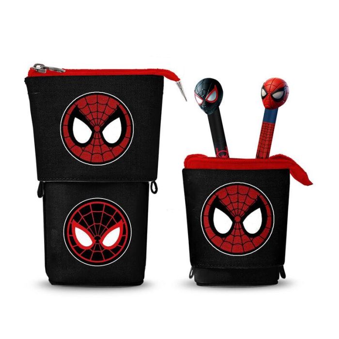 Marvel Spiderman Estuche Portatodo Vertical Cute Rojo + 2 Bolígrafos Gel Borrables - Poliéster/ABS