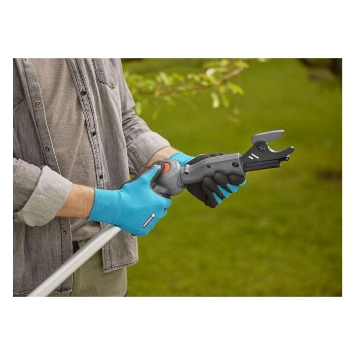 Gardena Akku-Teleskop-Baumschere HighCut 360 P4A 2Ah/18V 4 Gardena Akku-Teleskop-Baumschere HighCut 360 P4A 2Ah/18V 4