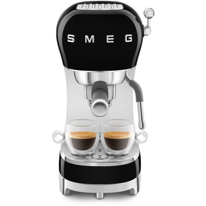 Smeg ECF02BLEU Cafetera con Diseño Estilo Retro Años 50, Color Negro 4