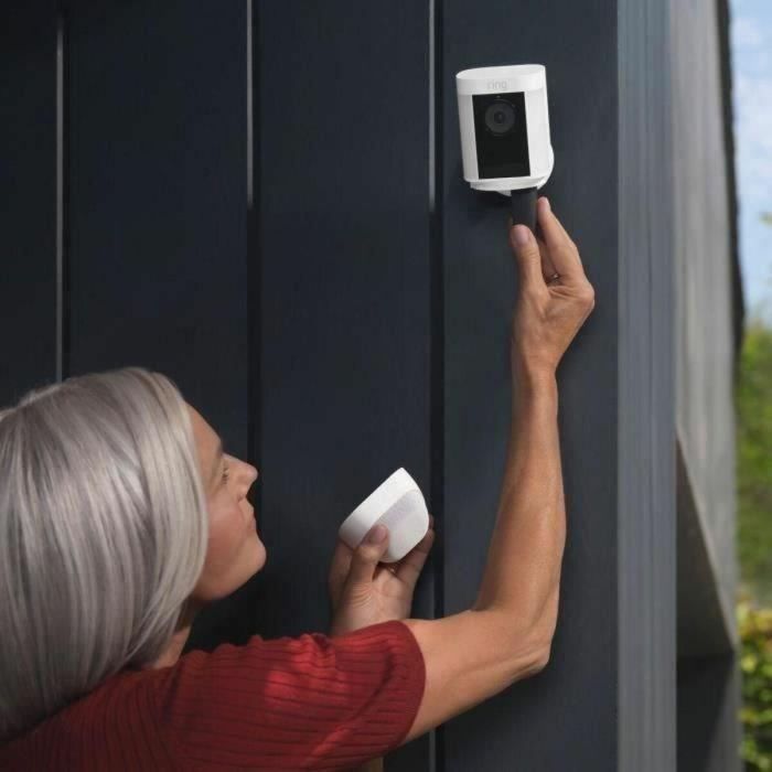 Amazon Spotlight Cam Pro Battery Negro Cámara de Seguridad Exterior Inalámbrica con Batería 14 Amazon Spotlight Cam Pro Battery Negro Cámara de Seguridad Exterior Inalámbrica con Batería 14