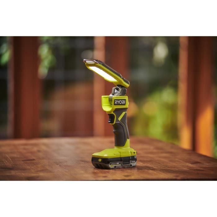 Linterna LED compacta - RYOBI - 18V - 3 intensidades: 800 / 400 / 100 Lúmenes - Plegable y con gancho 4 Linterna LED compacta - RYOBI - 18V - 3 intensidades: 800 / 400 / 100 Lúmenes - Plegable y con gancho 4