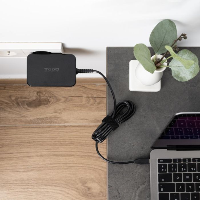 TOOQ Cargador portatil gan USB-C pd 100W, negro 2