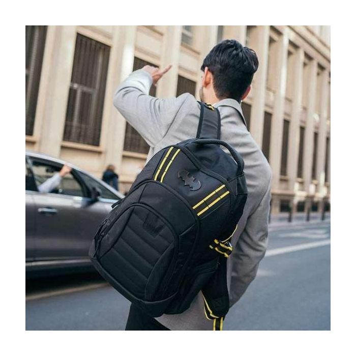 Cerdá Mochila Casual Técnica Batman Negra, 100% Poliéster, Perfecta para Uso Diario. Edad Mínima Recomendada: 16 Años 3