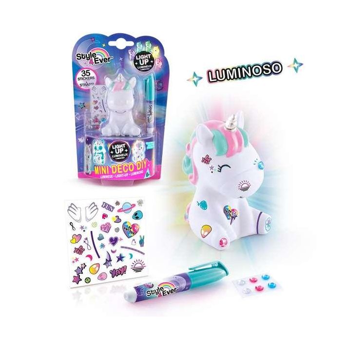 Decora tu personaje con pegatinas y rotuladores ¡con luz multicolor! 15x22x8 cm - modelos surtidos 1 Decora tu personaje con pegatinas y rotuladores ¡con luz multicolor! 15x22x8 cm - modelos surtidos 1