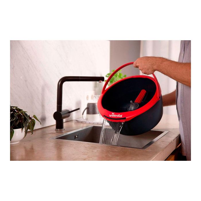 Vileda 161821 Fregona Giratoria Spin & Clean, Sistema de Limpieza con Rodillo Auto-Limpiante Mopa y Cubo Rojo/Negro Kit Completo 4 Vileda 161821 Fregona Giratoria Spin & Clean, Sistema de Limpieza con Rodillo Auto-Limpiante Mopa y Cubo Rojo/Negro Kit Completo 4