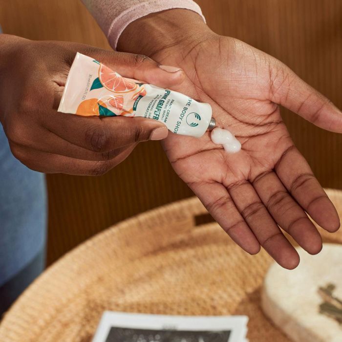 The Body Shop Pink Grapefruit Crema De Manos 30 mL 1 The Body Shop Pink Grapefruit Crema De Manos 30 mL 1