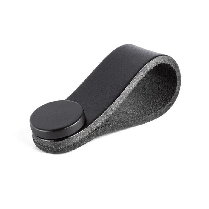 VIEFE Tirador Colgante de Piel, Modelo Flexa 22X70, Acabado Negro. Distancia de Agujero Colgante: 22x70 mm.