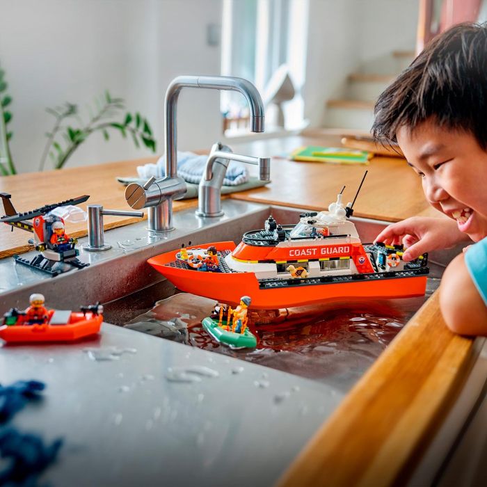 LEGO City Barco y Helicóptero de Guardacostas 60504, Juguete de Construcción con 742 Piezas para Niños +7 Años 4 LEGO City Barco y Helicóptero de Guardacostas 60504, Juguete de Construcción con 742 Piezas para Niños +7 Años 4