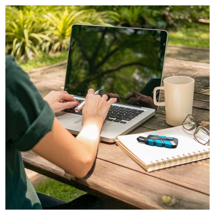 ADATA SC740 Unidad SSD Externa 1 TB, USB-C 3.2 Gen 2 (10 Gbps), 1050 MB/s, Negro/Azul 7