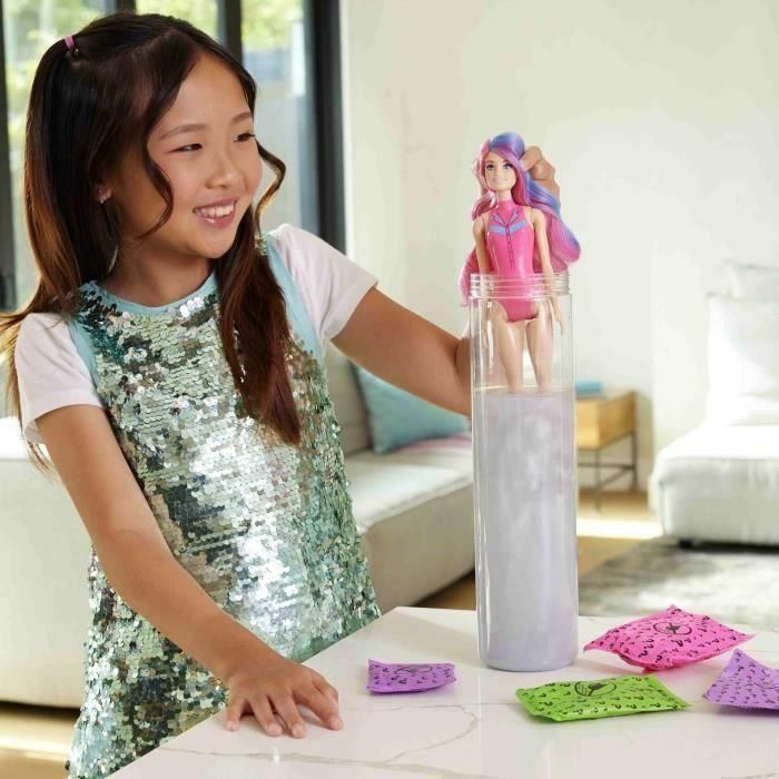 Barbie Muñeca Color Reveal País de Revelación de Color con 6 Sorpresas y Efecto Cambio de Color + Accesorios para Niños 3+ años 1