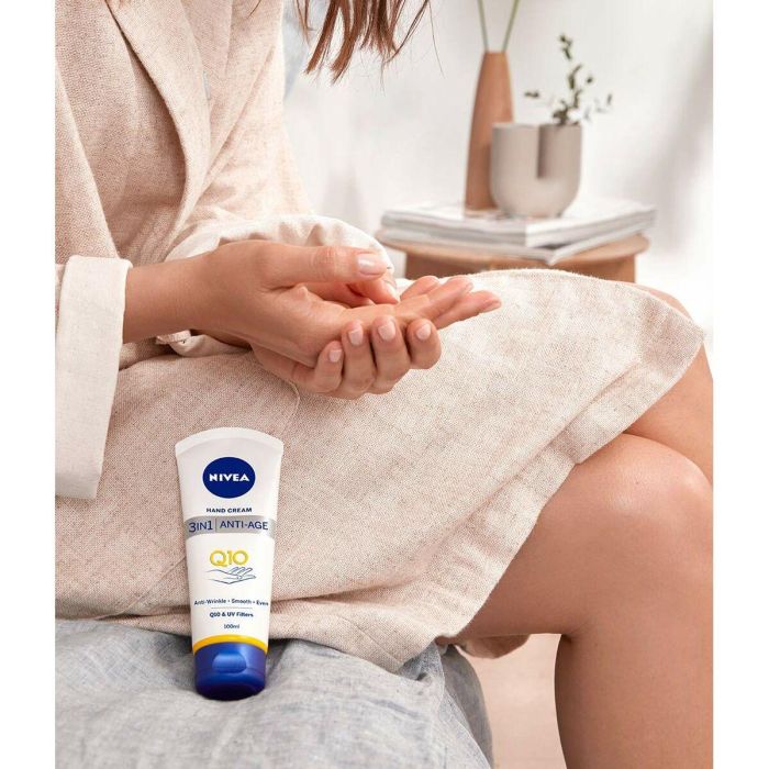 Nivea Crema de Manos Q10 Plus Anti-Edad con Filtros UV, Reafirmante y Rápida Absorción para Todo Tipo de Pieles 100 ml 2 Nivea Crema de Manos Q10 Plus Anti-Edad con Filtros UV, Reafirmante y Rápida Absorción para Todo Tipo de Pieles 100 ml 2