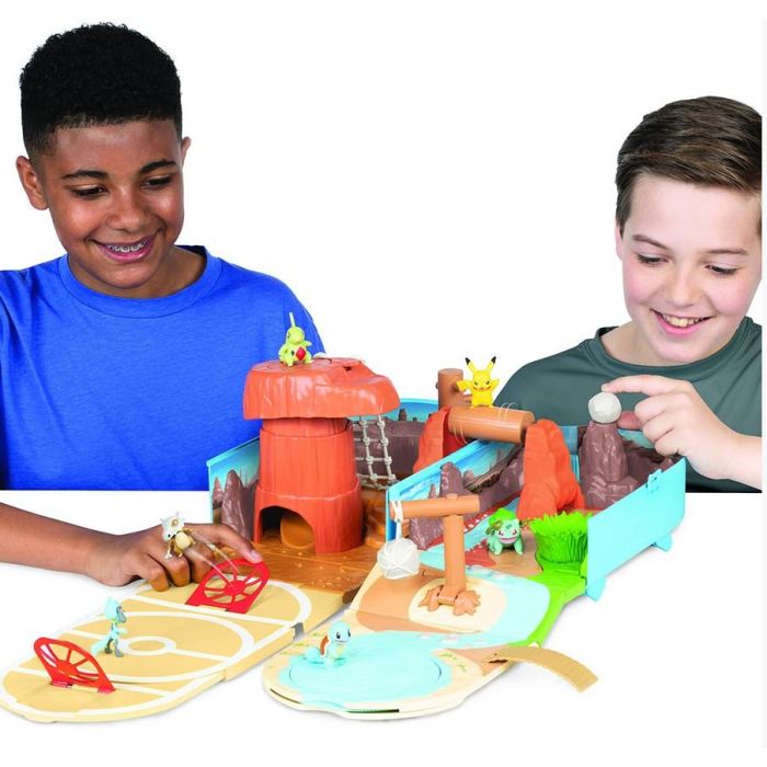 Jazwares Playset Pokémon Desierto Transformable con Mochila y Figura de Pokémon - Zonas de Juego y Trampas Ocultas 2 Jazwares Playset Pokémon Desierto Transformable con Mochila y Figura de Pokémon - Zonas de Juego y Trampas Ocultas 2