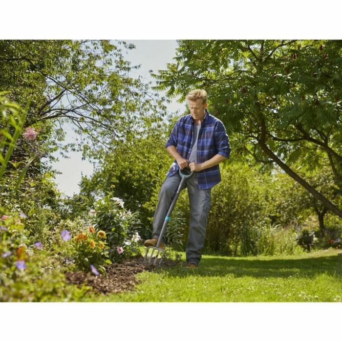 Gardena Horquilla de Jardín ErgoLine para Vasos, Mango Ergonómico en D, 4 Dientes Afilados, 117 cm de Eje de Metal Macizo 2