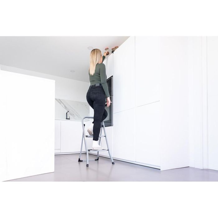 Edm Escalera doméstica de acero 2 peldaños con plataforma antideslizante, sistema de seguridad y conteras antideslizantes 47x55x82cm 2 Edm Escalera doméstica de acero 2 peldaños con plataforma antideslizante, sistema de seguridad y conteras antideslizantes 47x55x82cm 2