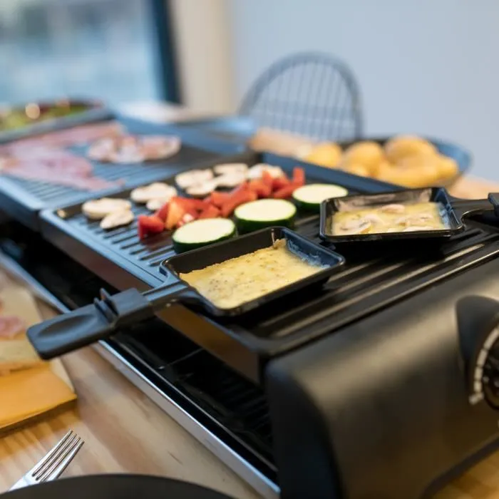 Livoo DOC185 Raclette Set para 12 Personas - Negro con 1800W y Termostato Variable 3