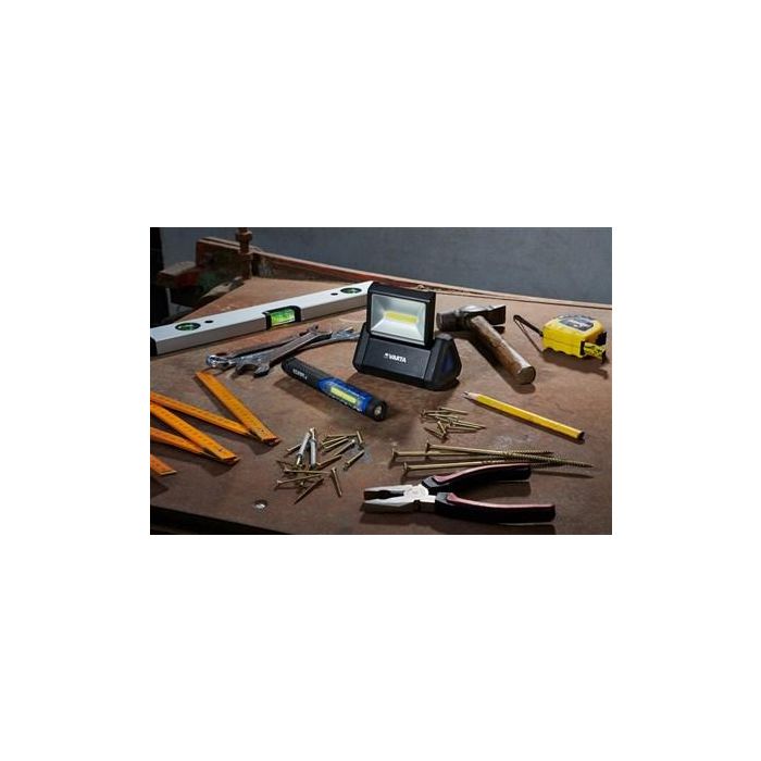 Varta 17648101421 Linterna de Trabajo LED Work Flex Area Light 3xAA, Resistente al Agua, con Gancho e Imán 6
