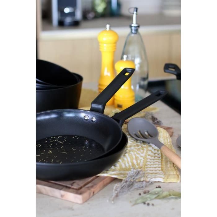 Sartén - MENASTYL - 6020637 - Aluminio forjado - 26 cm - Negro - Apto para todo tipo de fuegos, incluida inducción 3 Sartén - MENASTYL - 6020637 - Aluminio forjado - 26 cm - Negro - Apto para todo tipo de fuegos, incluida inducción 3